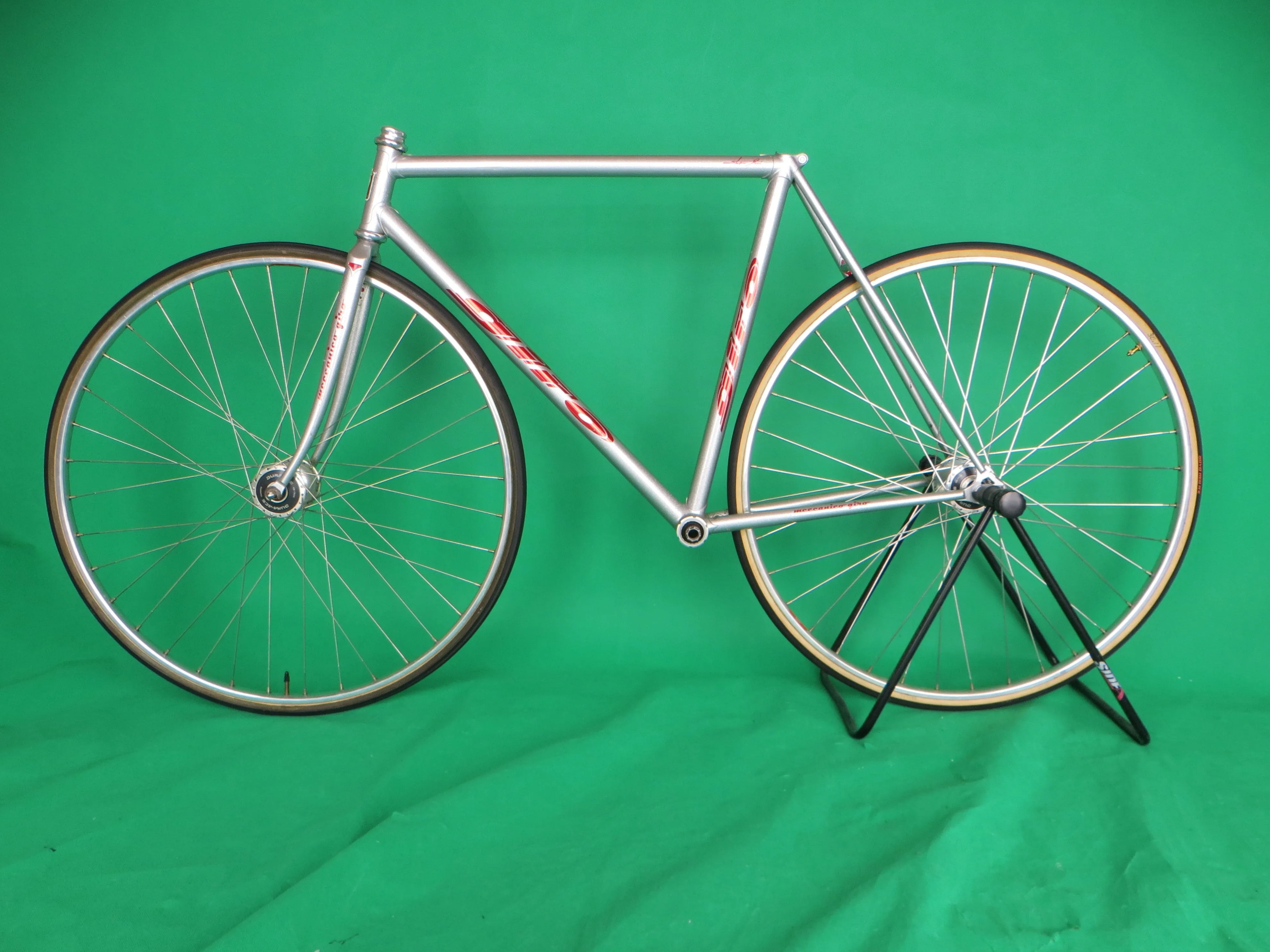 GIRO // Silver Metallic // 53cm