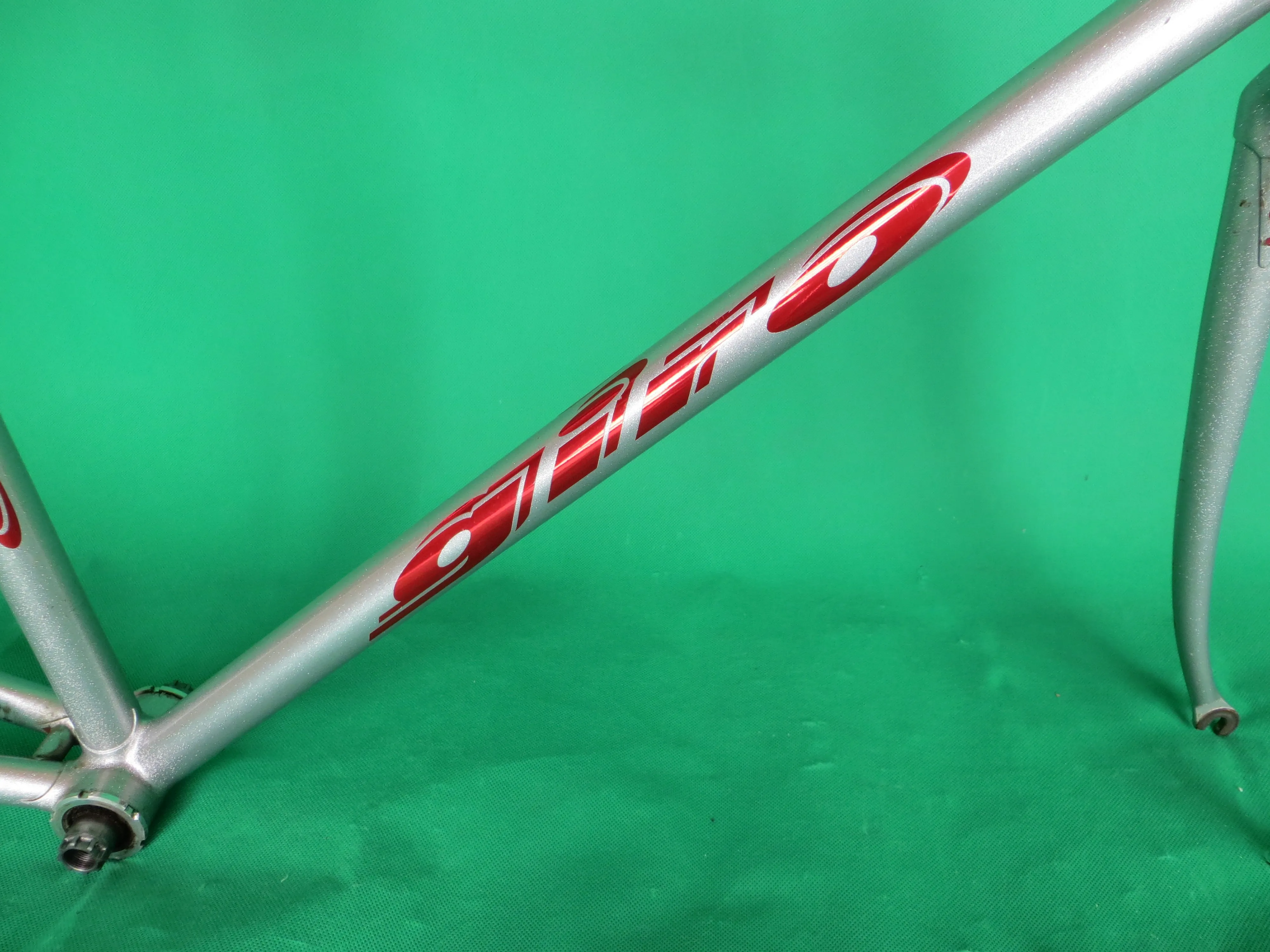 GIRO // Silver Metallic // 53cm