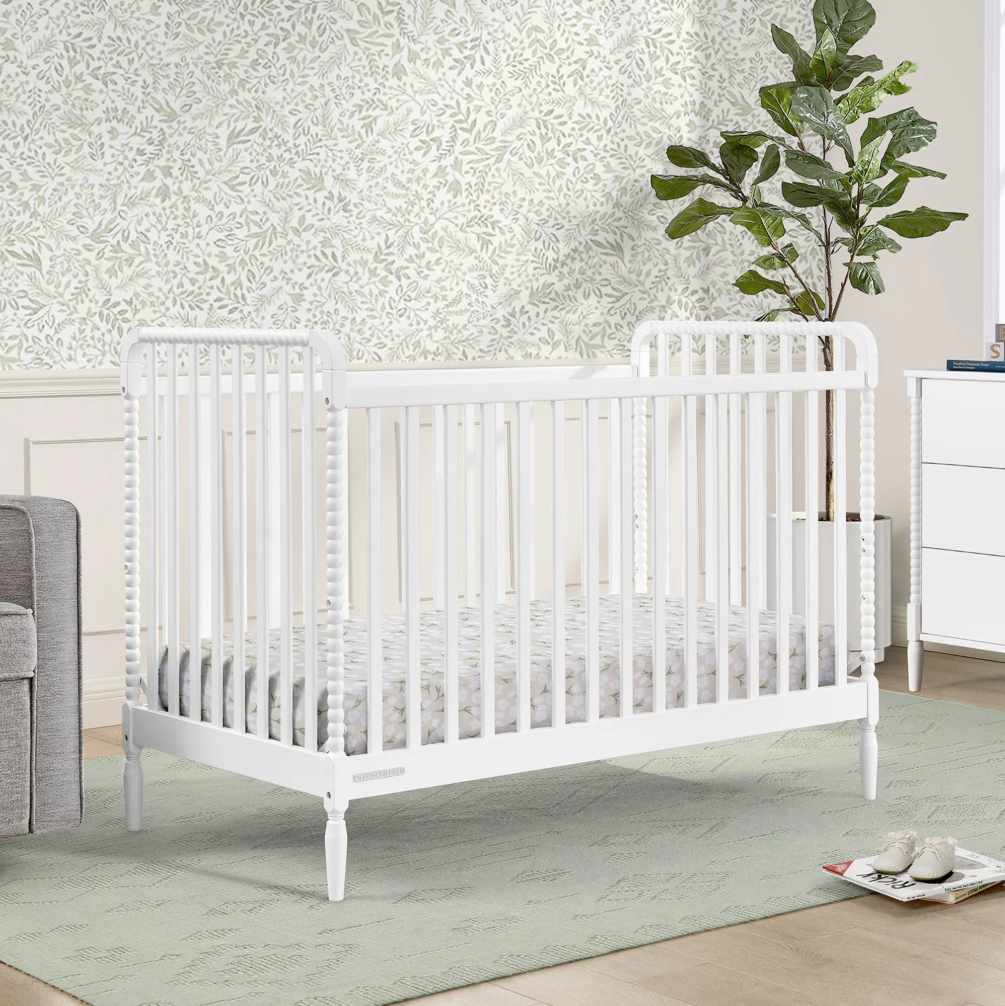Lily 4-in-1 Convertible Crib